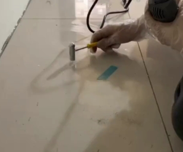 铜仁瓷砖开裂维修公司专业分享瓷砖在铺贴前如果没有沥干水分，将会导致以下问题